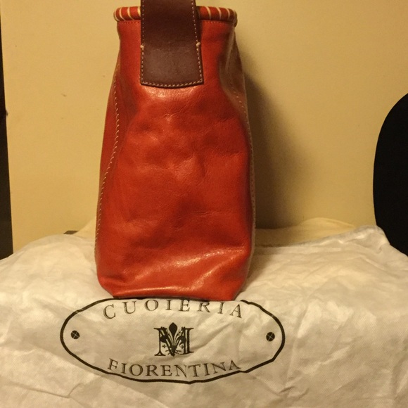 Beautiful orange leather bag purchased in ITALY! - Picture 4 of 10